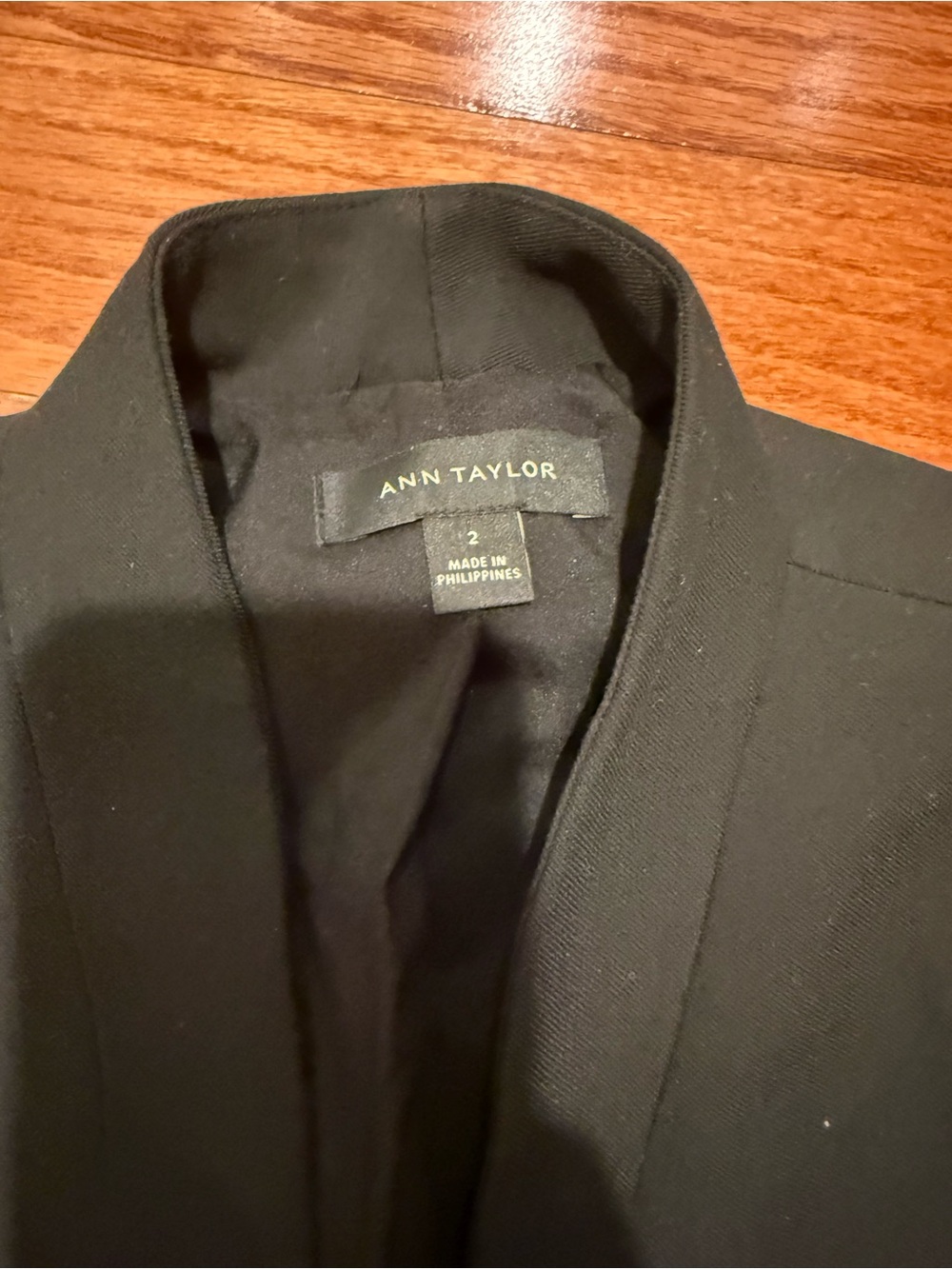 Ann Taylor Black One-Button Career Blazer Size 2 - Picture 2 of 4